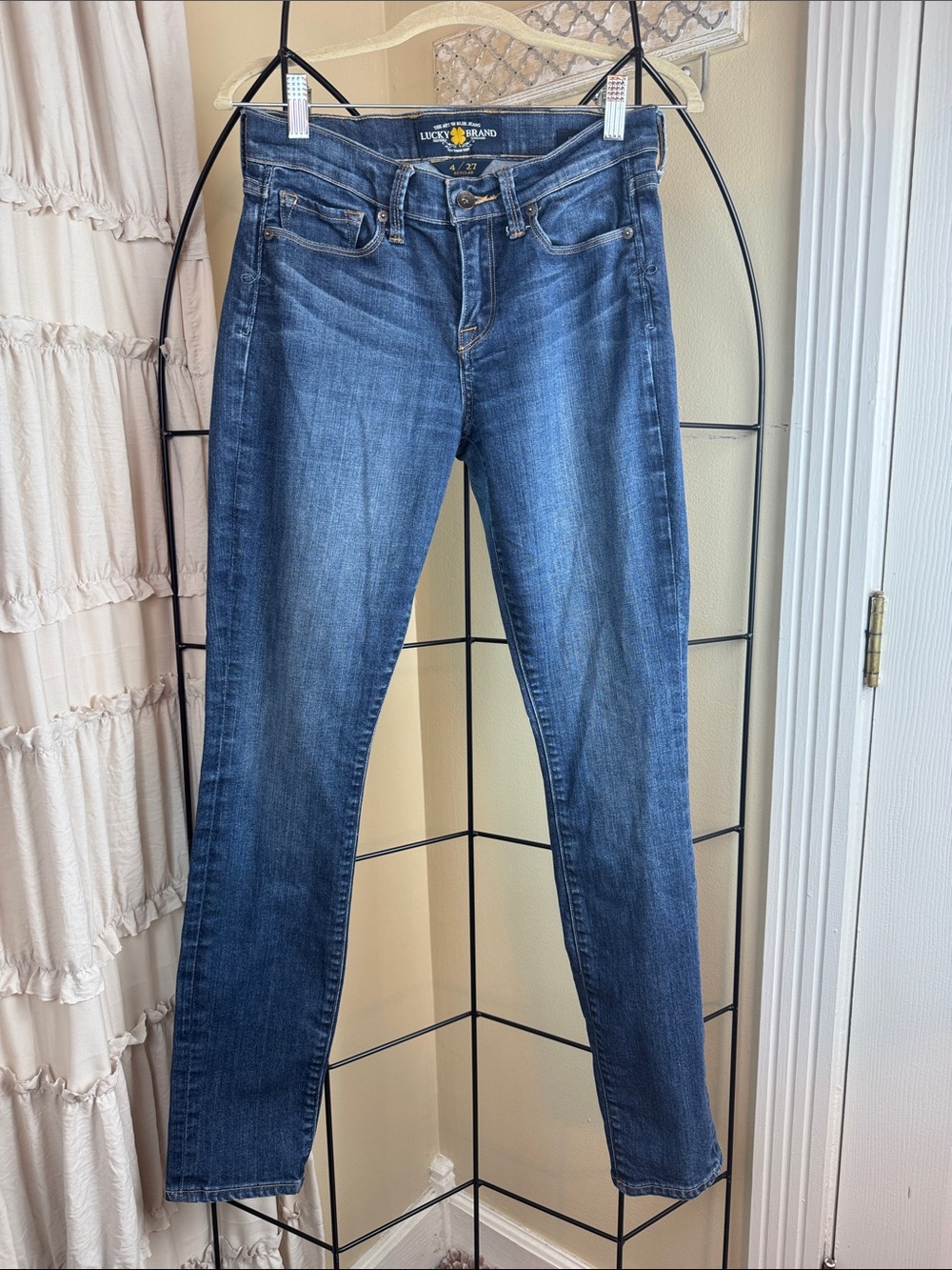 Lucky Brand Women's Sophia Skinny Jeans in Medium Wash Blue Size 27 EUC